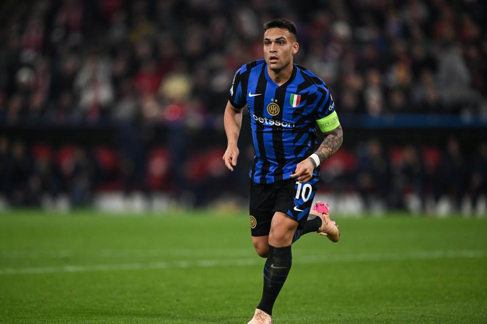 出阿尔瓦雷 出阿尔瓦雷